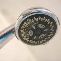 How to clean a showerhead with vinegar 2022
